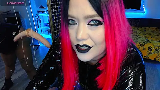 Snapshot of wickedxqueen chatting on April 19, 2026, 6:32 pm wickedxqueen online show from April 19, 2026, 6:32 pm