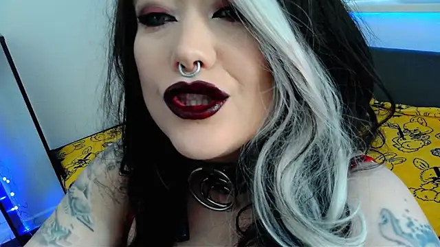 Snapshot of wickedxqueen chatting on April 22, 2026, 4:26 am wickedxqueen online show from April 22, 2026, 4:26 am