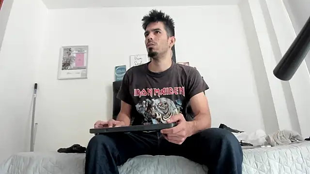 JohanyLatino online show from March 18, 2025, 7:42 pm