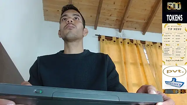 JohanyLatino online show from April 22, 2026, 10:11 pm