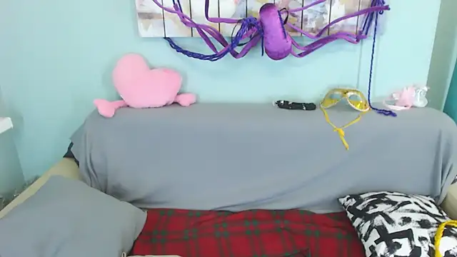 EverlyRays online show from December 10, 2024, 3:33 pm