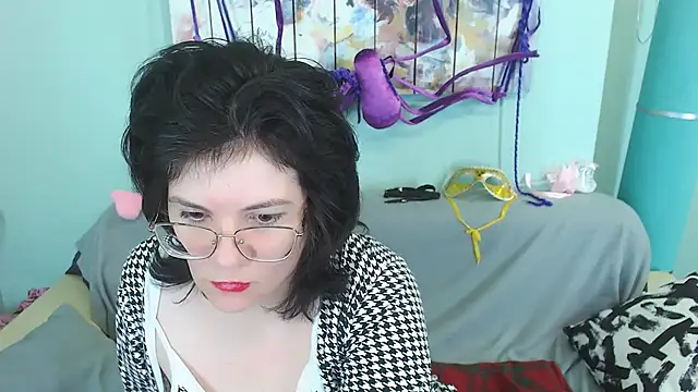 EverlyRays online show from December 15, 2024, 8:47 pm