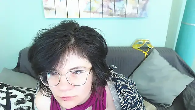 EverlyRays online show from February 10, 2025, 5:52 pm