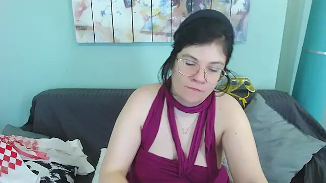 EverlyRays online show from February 11, 2025, 1:30 pm