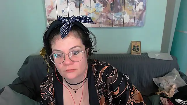 EverlyRays online show from October 2, 2025, 12:34 pm