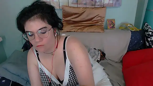 EverlyRays online show from November 2, 2025, 8:22 pm