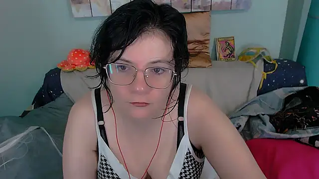 EverlyRays online show from November 30, 2025, 7:40 pm