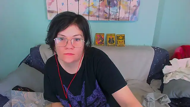 EverlyRays online show from February 15, 2026, 5:37 am