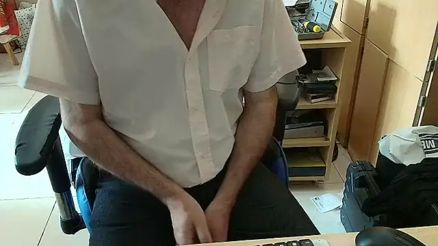 angelgarcia269 online show from April 4, 2026, 12:46 pm