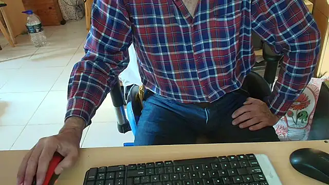 Snapshot of angelgarcia269 chatting on June 3, 2026, 12:08 pm angelgarcia269 online show from June 3, 2026, 12:08 pm