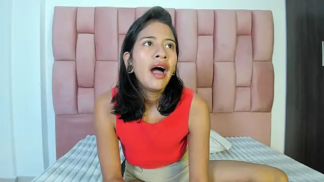 JuliKim  online show from September 10, 2025, 1:00 pm