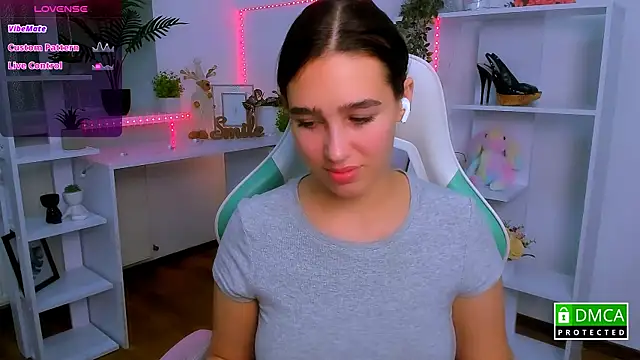 Snapshot of _Eliizabeth_ chatting on November 25, 2025, 10:32 pm Eliizabeth online show from November 25, 2025, 10:32 pm