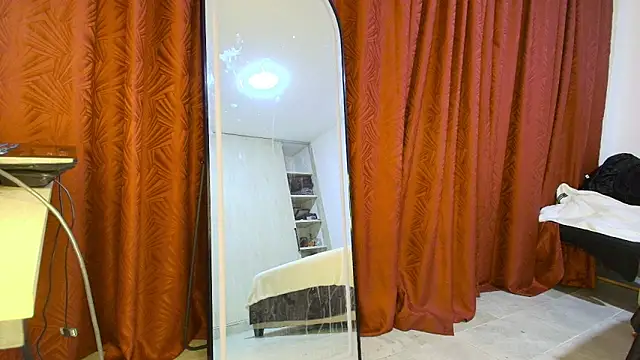 Snapshot of roxana_collins chatting on July 3, 2026, 3:35 am roxana collins online show from July 3, 2026, 3:35 am