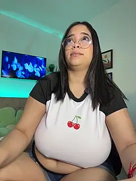 tati reyess online show from November 3, 2025, 11:33 am