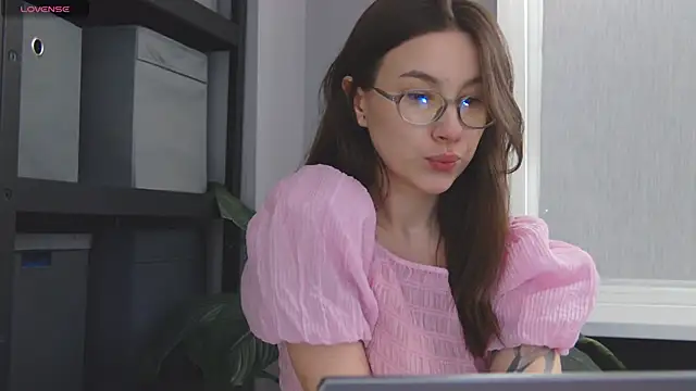 Marie Diaze online show from April 10, 2026, 11:48 am