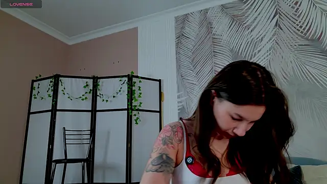 Marie Diaze online show from June 3, 2026, 5:21 am