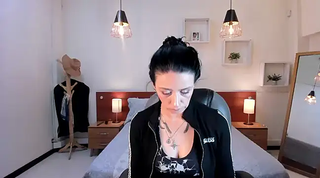 Snapshot of Kristen_Garner chatting on December 20, 2024, 5:29 pm Kristen Garner online show from December 20, 2024, 5:29 pm