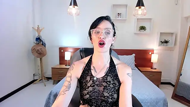 Snapshot of Kristen_Garner chatting on January 16, 2025, 12:02 am Kristen Garner online show from January 16, 2025, 12:02 am