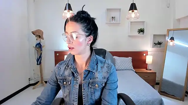 Snapshot of Kristen_Garner chatting on January 20, 2025, 8:07 pm Kristen Garner online show from January 20, 2025, 8:07 pm
