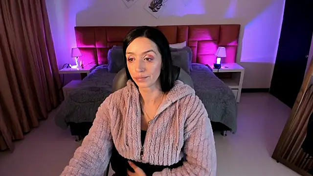 Kristen Garner online show from October 21, 2025, 8:09 pm