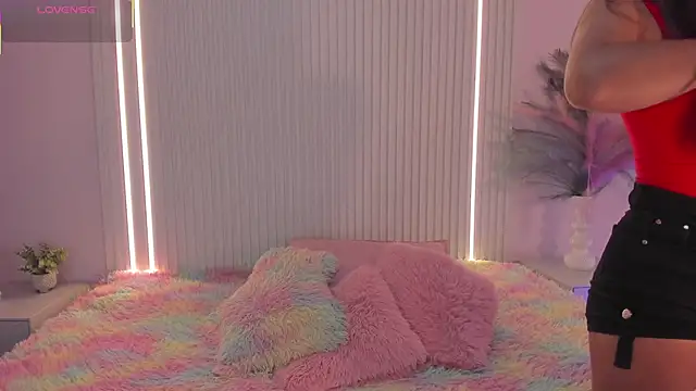 EmilyEvans7 online show from November 30, 2025, 7:40 pm