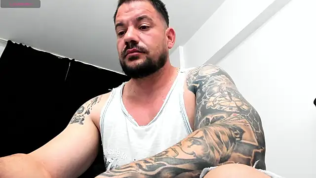 musclemonster31 online show from October 18, 2025, 12:17 pm