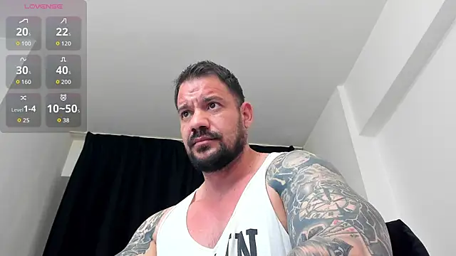 Snapshot of musclemonster31 chatting on May 18, 2026, 2:51 am musclemonster31 online show from May 18, 2026, 2:51 am