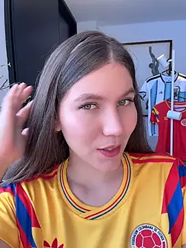 Snapshot of AmelieLaurent_ chatting on June 18, 2026, 3:49 pm AmelieLaurent online show from June 18, 2026, 3:49 pm