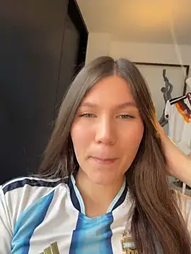 Snapshot of AmelieLaurent_ chatting on July 3, 2026, 3:51 pm AmelieLaurent online show from July 3, 2026, 3:51 pm