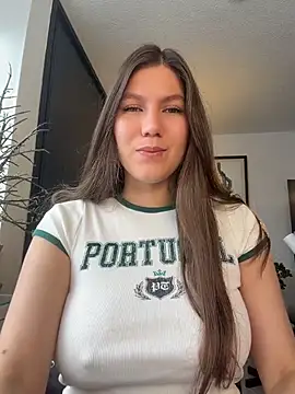 Snapshot of AmelieLaurent_ chatting on July 5, 2026, 4:58 pm AmelieLaurent online show from July 5, 2026, 4:58 pm