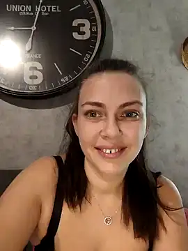 LEAsquirt91 online show from December 3, 2024, 8:06 pm