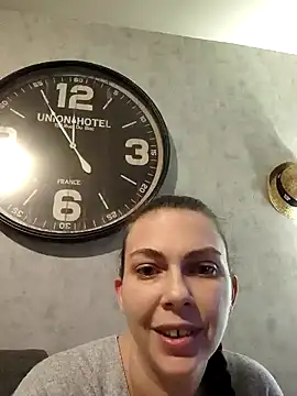 LEAsquirt91 online show from December 8, 2024, 10:57 pm