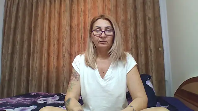 Snapshot of PussyEvely chatting on January 9, 2025, 1:24 pm PussyEvely online show from January 9, 2025, 1:24 pm