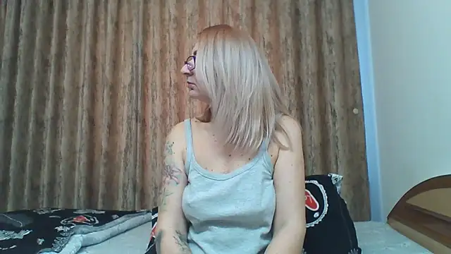 Snapshot of PussyEvely chatting on January 30, 2025, 7:39 am PussyEvely online show from January 30, 2025, 7:39 am