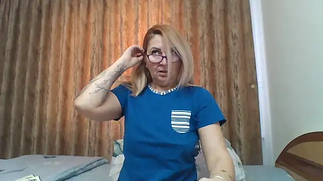 Snapshot of PussyEvely chatting on February 12, 2025, 12:12 pm PussyEvely online show from February 12, 2025, 12:12 pm