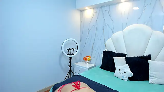 Snapshot of Rosalinda_Cortez chatting on March 5, 2025, 12:33 pm Rosalinda Cortez online show from March 5, 2025, 12:33 pm