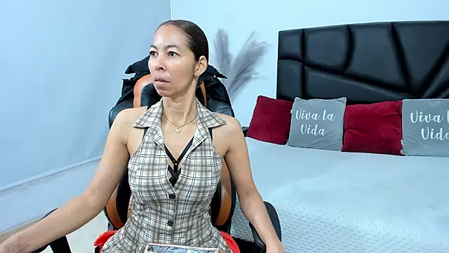 Snapshot of Rosalinda_Cortez chatting on September 25, 2025, 12:53 pm Rosalinda Cortez online show from September 25, 2025, 12:53 pm