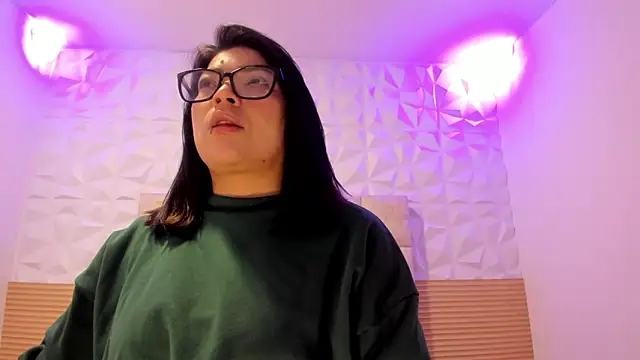 PauletteJ online show from April 6, 2026, 11:44 am