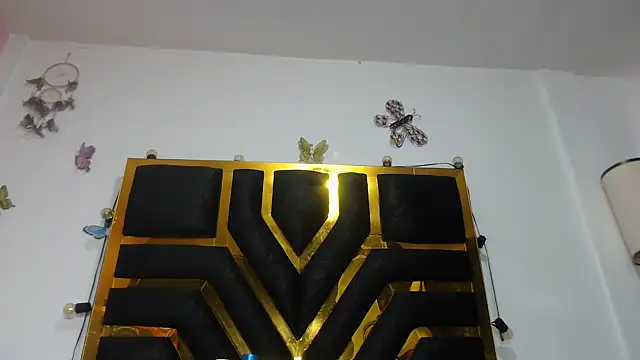 Helennahot online show from October 22, 2025, 5:13 pm