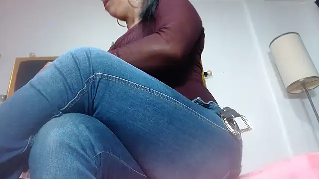 Helennahot online show from April 14, 2026, 1:50 pm