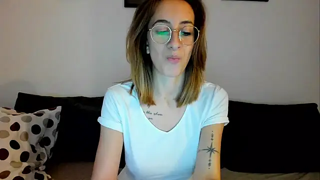 DesireMore90 online show from December 17, 2024, 1:38 pm