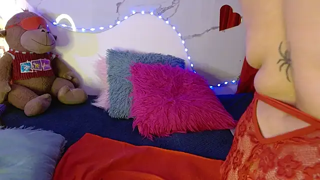 Snapshot of juanitared chatting on October 17, 2025, 12:01 am juanitared online show from October 17, 2025, 12:01 am