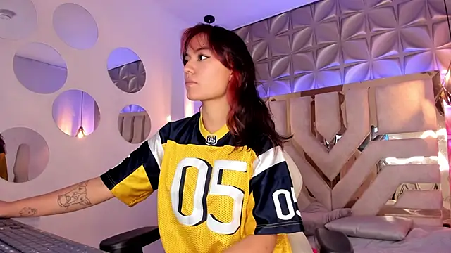 Snapshot of nahia_low chatting on February 17, 2025, 3:15 am nahia low online show from February 17, 2025, 3:15 am