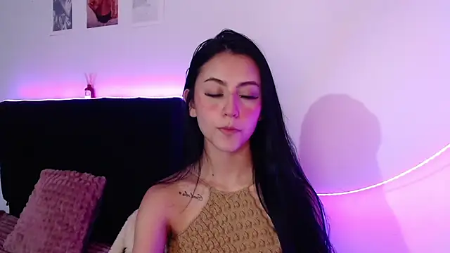 Coralinnee  online show from March 16, 2025, 3:47 am