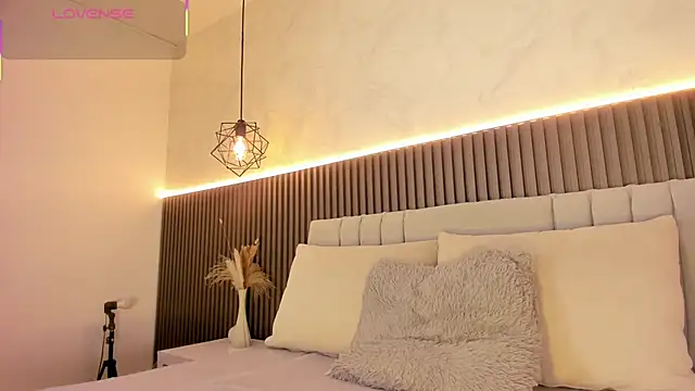 Snapshot of SHANONCLARK chatting on October 6, 2025, 7:00 pm SHANONCLARK online show from October 6, 2025, 7:00 pm