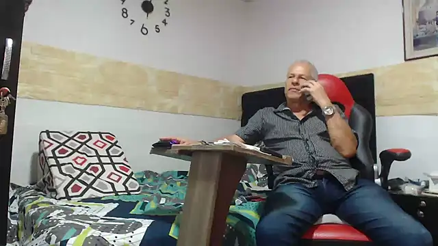 VALENTINO1983  online show from November 13, 2025, 11:03 pm