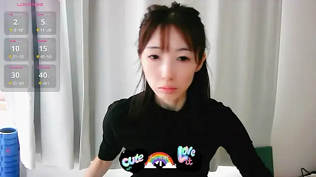 Love me Eri  online show from October 18, 2025, 4:04 am