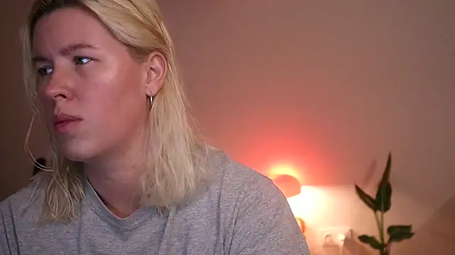 moonamii online show from December 10, 2024, 2:17 pm