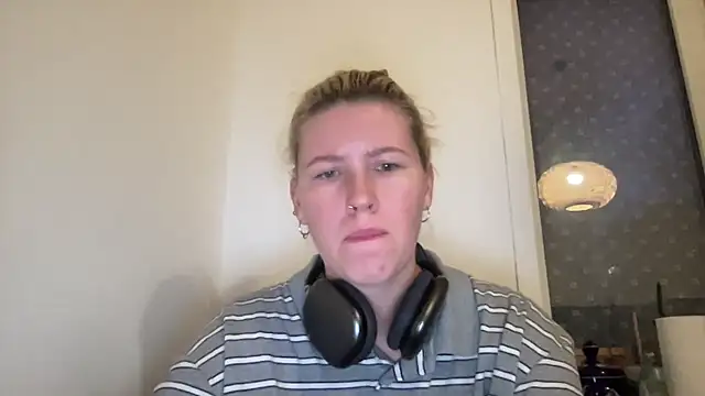 moonamii online show from December 21, 2024, 1:42 pm