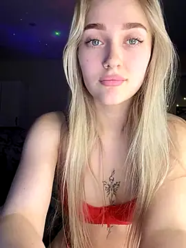 Snapshot of Good__Girl_ chatting on September 24, 2025, 5:16 pm Good Girl online show from September 24, 2025, 5:16 pm